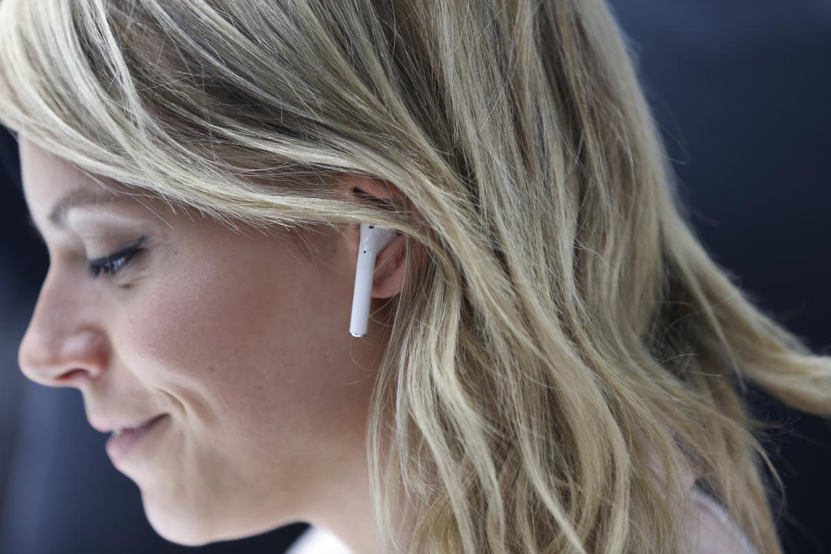 Apple AirPods’ Amazon Competitor Possible Features Leaked | SD News