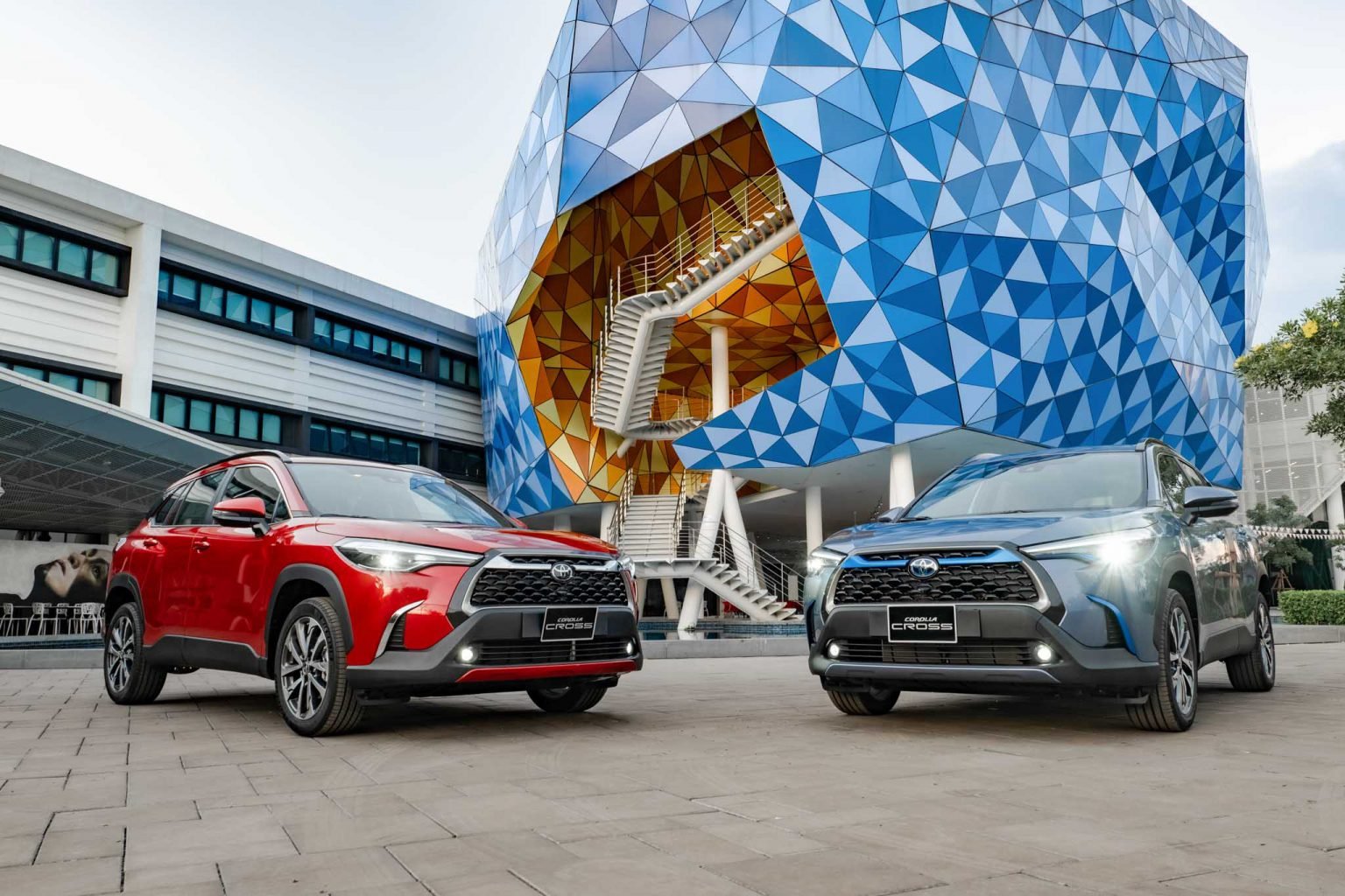 Toyota Corolla Cross 2021: thông số xe, giá lăn bánh, khuyến mãi (8/2020)