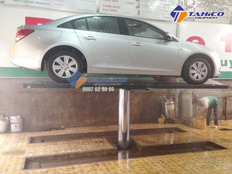 Những lưu ý khi sử dụng cầu nâng 1 trụ rửa xe ô tô - Công Ty TAHICO