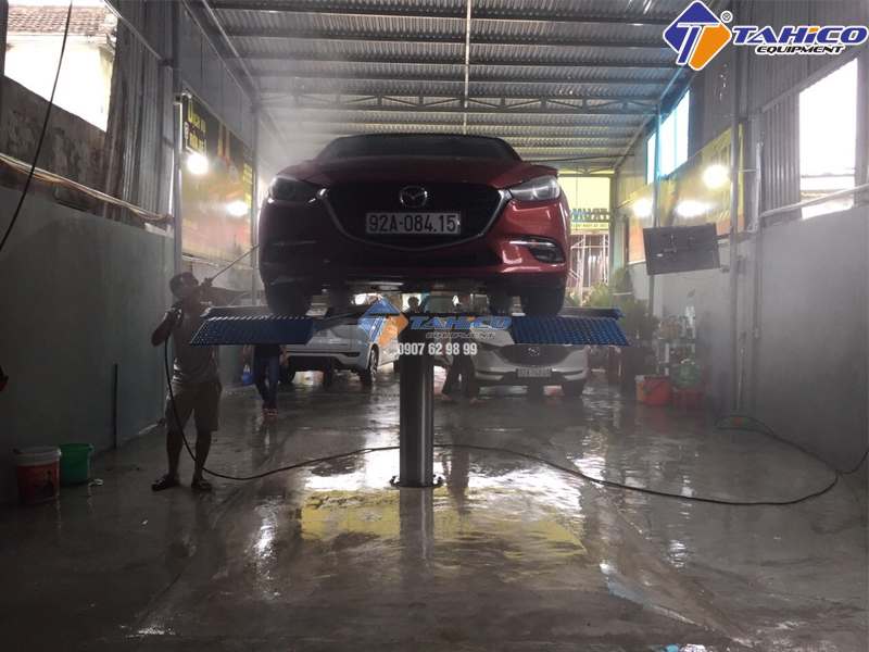 Quy trình rửa xe ô tô với cầu nâng 1 trụ - Công Ty TAHICO