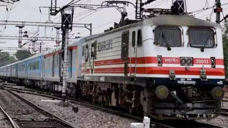 Indian Railways Cancelled Trains List: रेल यात्रियों को बड़ा झटका, बड़ी संख्या में यूपी-बिहार की ट्रेनें रद्द, देखें लिस्ट - Hindustan News