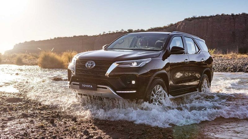 Giá xe Fortuner Legender 2021, hãng có khuyến mãi nào?