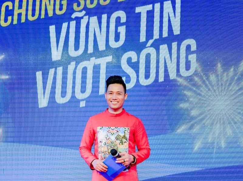 Cho thuê MC Gala Dinner chuyên nghiệp - Luxtour