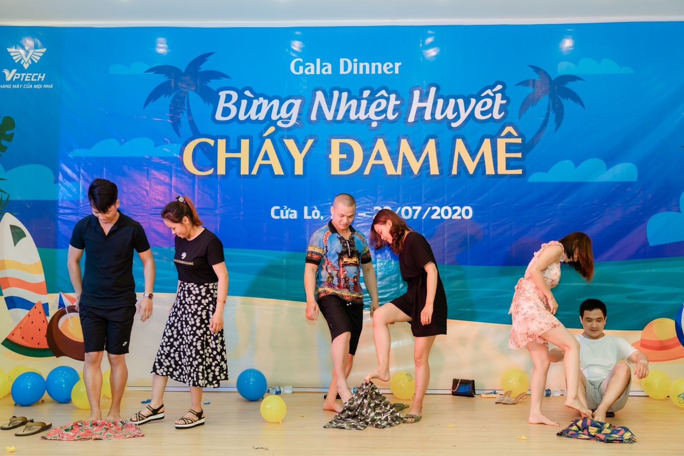 15 trò chơi teambuilding trên sân khấu - Luxtour