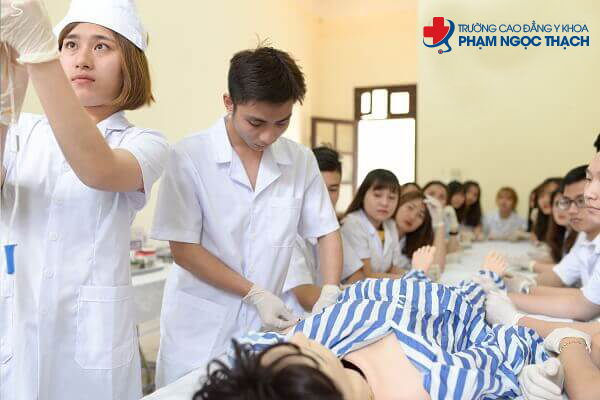 Học ngành điều dưỡng ở đâu? TOP 15 trường đào tạo tốt nhất