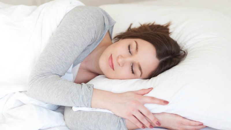 Nên uống sữa trước khi ngủ mấy tiếng?