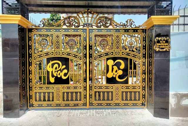 20+ Mẫu cửa, cổng chữ Phúc, Lộc, Thọ, Nhẫn.. phong thủy đẹp 2022