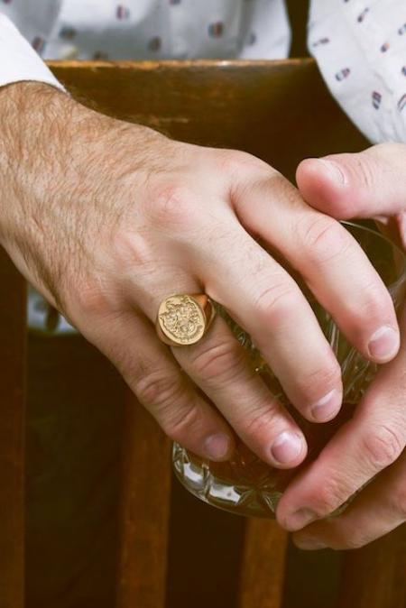 Nhẫn 18K nam có những kiểu dáng nào? Vì sao nên chọn chất liệu 18K