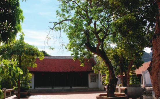 Tham quan đền thờ Công chúa Phất Kim