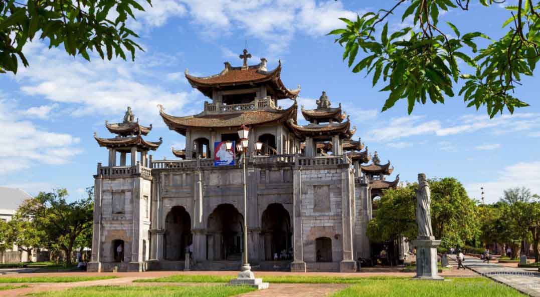 Khám phá Nhà thờ đá Phát Diệm Ninh Bình 130 tuổi cổ nhất Việt Nam