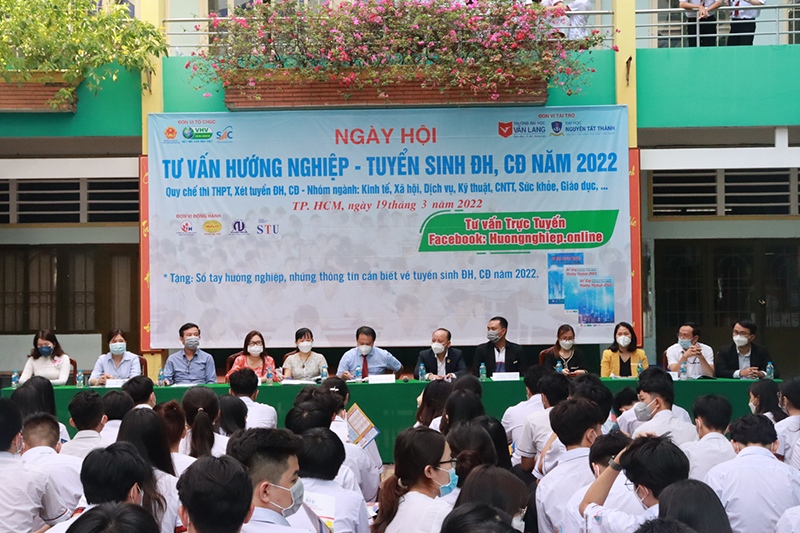 Tư vấn và hướng nghiệp tuyển sinh cho HS trường THCS - THPT Hồng Đức 2021 - 2022