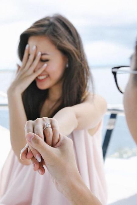 Nhẫn vàng trắng đính kim cương có phải là sự chọn tốt nhất? Lưu ý khi mua trang sức kim cương