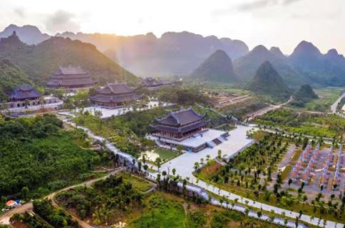 Kinh nghiệm du lịch Chùa Tam Chúc từ A đến Z [cập nhật T12/2022]