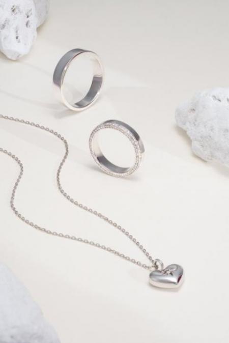Một số mẫu trang sức vàng trắng đính kim cương - Lợi ích khi sử dụng vàng trắng