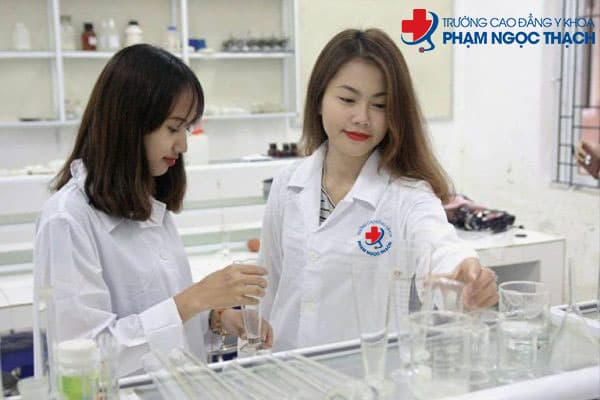 Học dược có khó không? Lời khuyên cho tân sinh viên Dược
