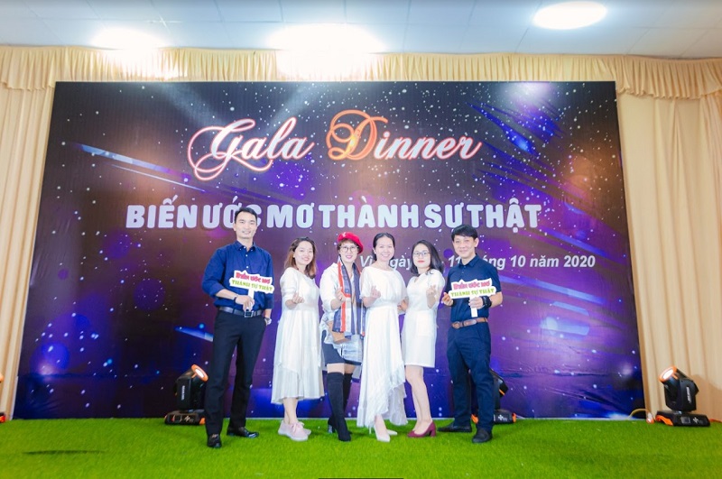 20+ Mẫu backdrop Gala Dinner sáng tạo mới lạ nhất 2022