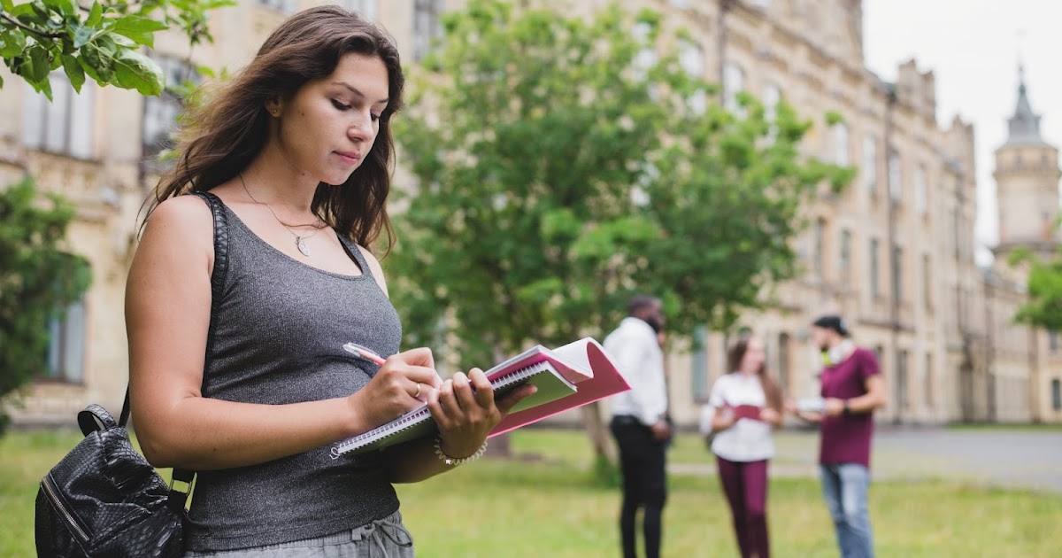 Why Do You Require the Assistance of Abroad Education Consultants?