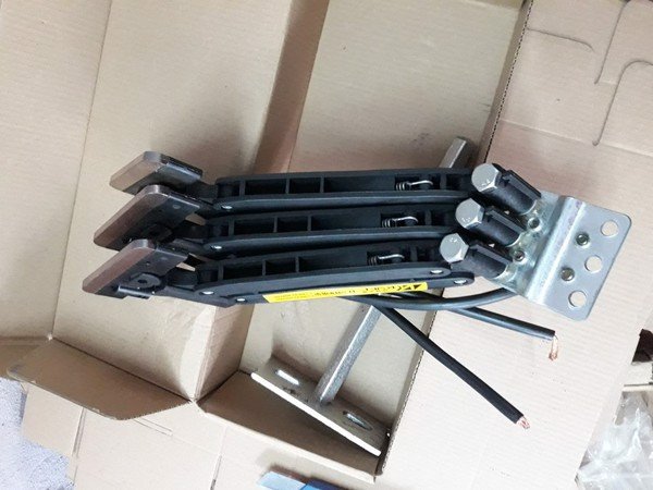 Chổi Tiếp điện 3P 4P Cầu Trục | Liên Hệ 0984 826 686