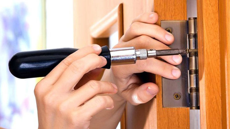Sửa cửa kính cường lực bị xệ nhanh chóng giá rẻ hàng đầu - Nhôm kính Việt Đức