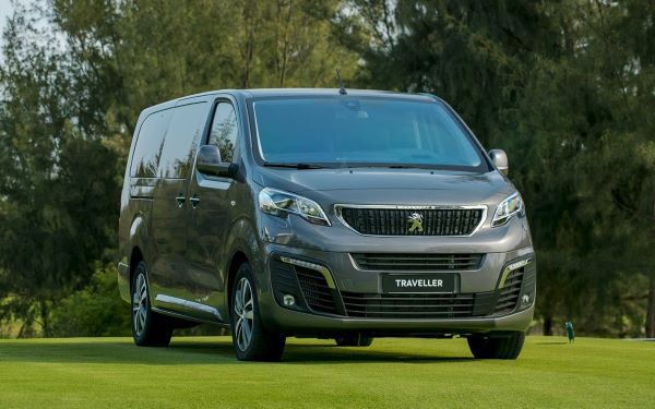 Đánh giá, hình ảnh chi tiết nội thất Peugeot Traveller 2022: khoang lái, các hàng ghế, tiện nghi