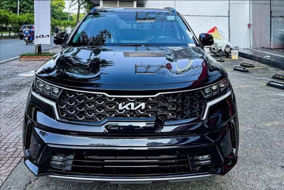 SUV Kia Sorento 2023 bản nâng cấp logo