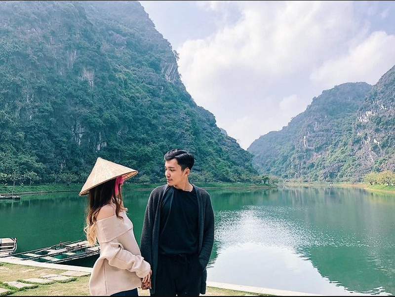 Nên đi du lịch Tam Cốc hay Tràng An? Review chi tiết