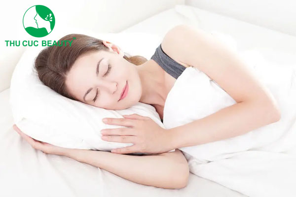 Nâng ngực sau bao lâu thì được nằm nghiêng? - Thu Cúc Sài Gòn
