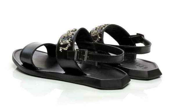How to Choose the Right Pair of High-Quality Berluti black buccle sandle?