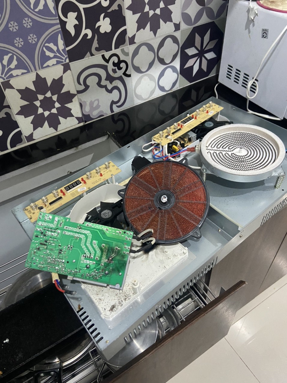 Sửa Bếp Từ Tại Tây Hồ Uy Tín thợ giỏi phục vụ tại nhà 15 phút có mặt