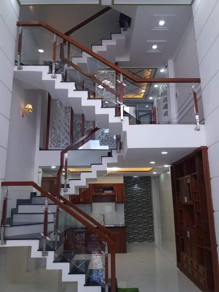 101 Mẫu Cầu Thang Kính Cường Lực Tay Vịn Gỗ, Inox, đẹp Hiện đại 2022