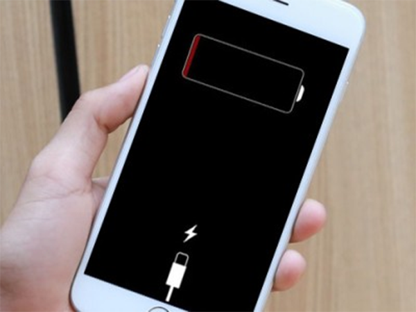 Tại sao iphone đang sạc bị tắt nguồn |Techcare Services