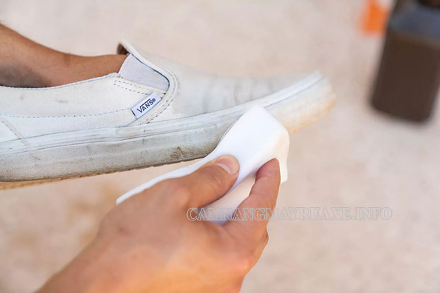 [ Bật mí] Cách vệ sinh giày Vans đúng chuẩn chuyên gia