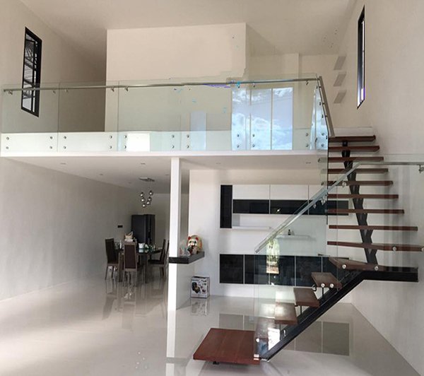 50+ Mẫu cầu thang kính cường lực tay vịn inox, gỗ đẹp nhất 2022