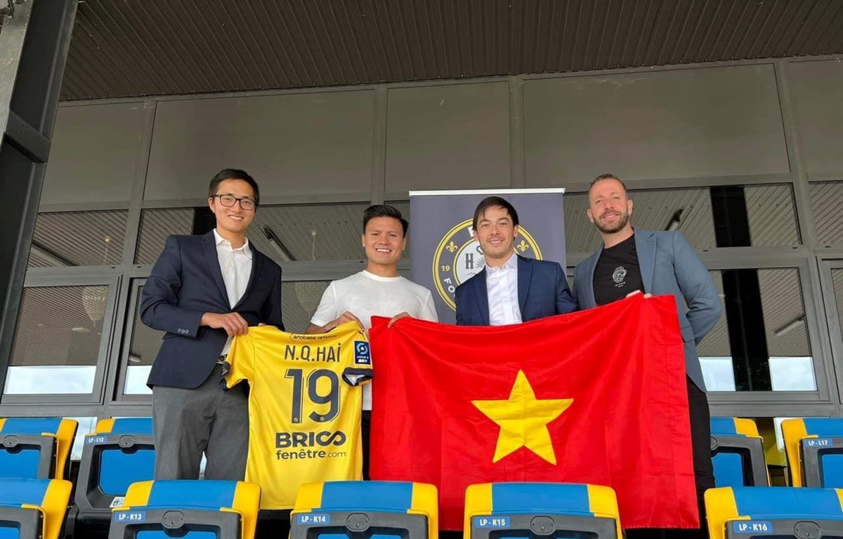 Sang Pháp chơi bóng, Quang Hải chấp nhận thực tế khó dự được AFF Cup 2022
