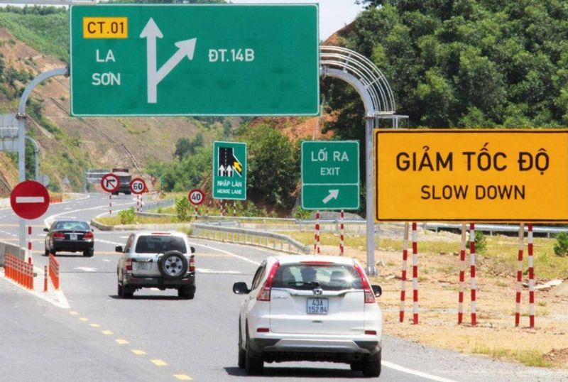 12 trường hợp phải giảm tốc độ khi lưu thông và mức phạt khi vi phạm