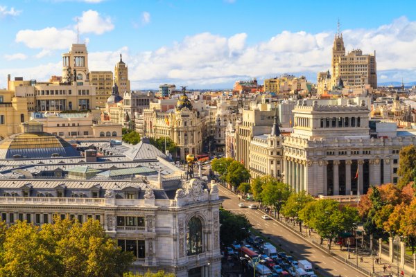 Vé máy bay đi Madrid giá rẻ 2022