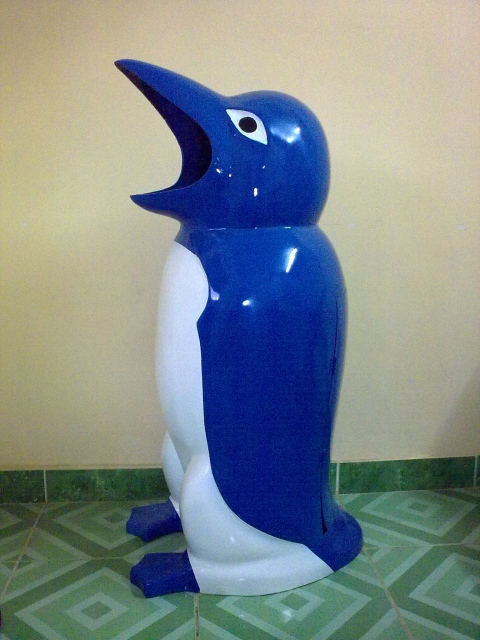 Thùng rác chim cánh cụt chất lượng cao, giá rẻ tại Gia Huy