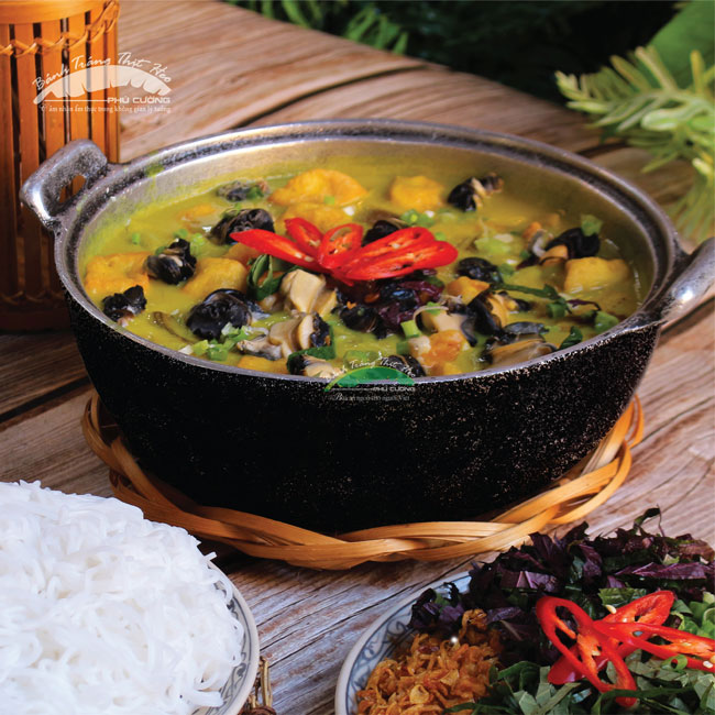 Ốc om chuối đậu - Bánh tráng thịt heo Phú Cường