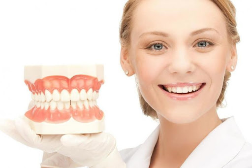 Cleaning and Maintaining False Teeth - News Nit