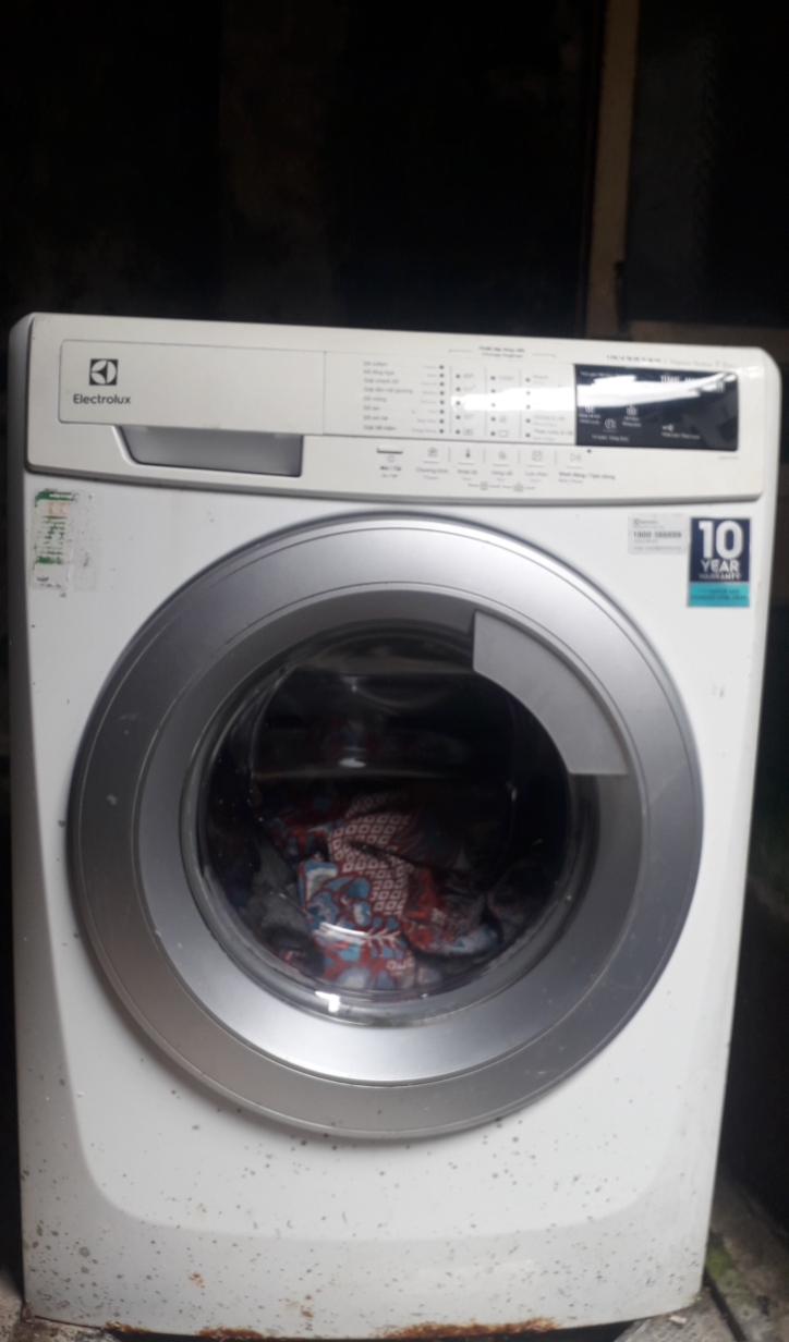 Vì sao máy giặt Electrolux không mở được cửa? 3 nguyên nhân bạn cần biết