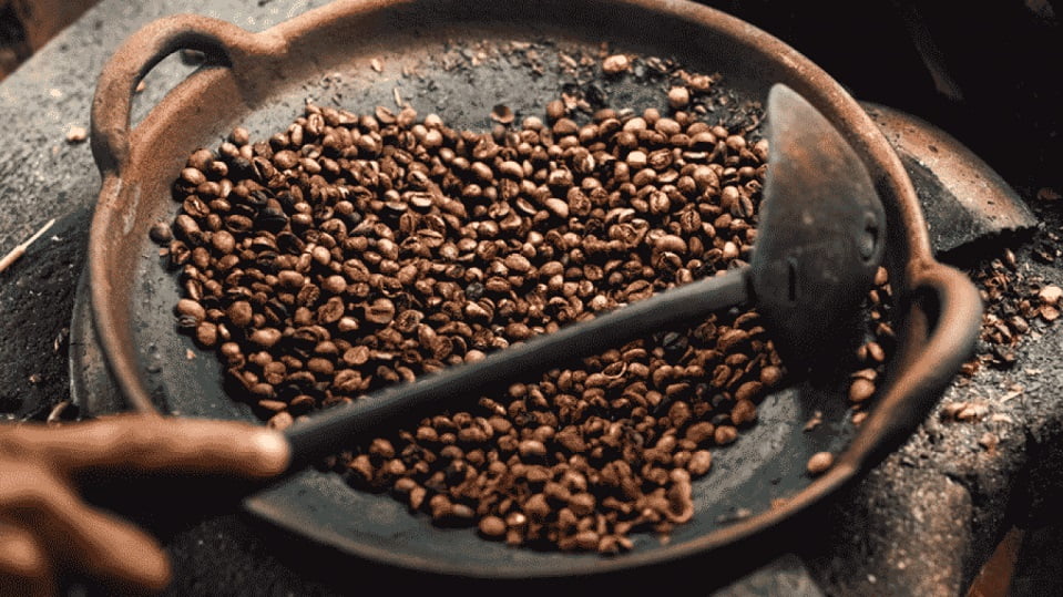 Chúng ta biết gì về những giai đoạn lịch sử của rang cà phê?