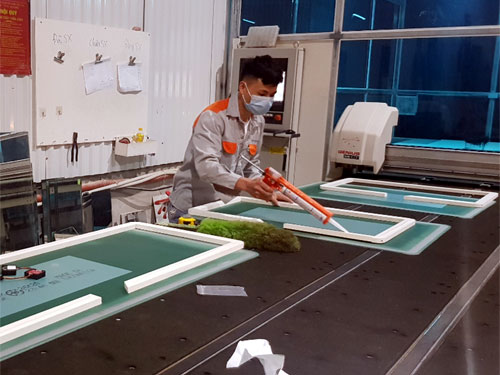 Tư vấn báo giá cắt kính cường lực tại nhà Hưng Thịnh - Nhôm Kính Hùng Thịnh