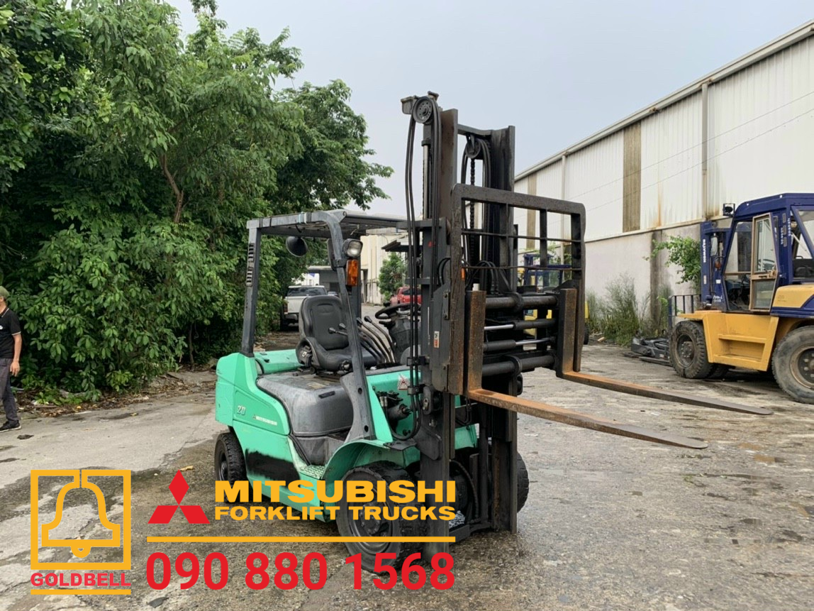 Vì sao giá xe nâng dầu lại rẻ hơn xe chạy điện?