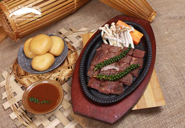 Hướng dẫn cách làm món bò bít tết sốt tiêu xanh siêu ngon