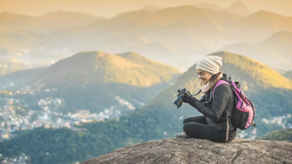 Best Mirrorless Cameras For Hiking in 2023 [Comparison]