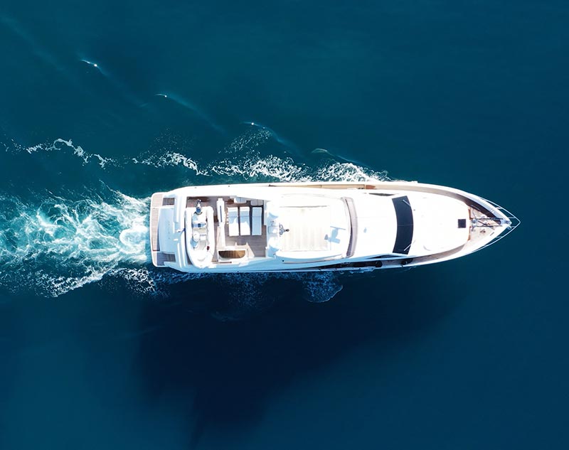 Luxory Small Comet - 305 Miami Boat Rentals