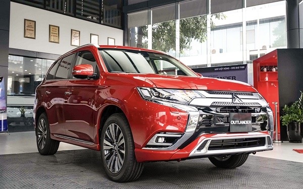 So sánh Subaru Forester và Outlander: Nội thất sang trọng, hiện đại