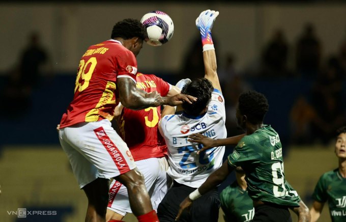 Dũng gôn tỏa sáng giúp TP.HCM ngược dòng ấn tượng: 'Tôi sẵn sàng đổ máu để đội nhà trụ hạng'