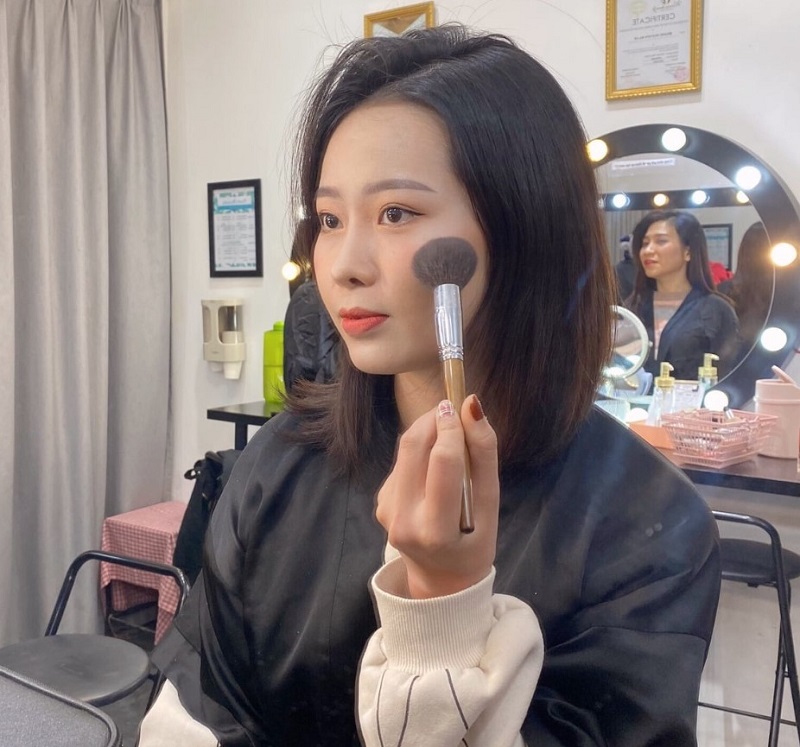 Hướng dẫn cách trang điểm dự tiệc cuốn hút tại nhà - Mymedia