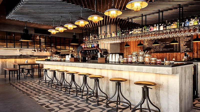 Những lưu ý khi thiết kế dụng cụ quầy bar khách sạn hút mắt